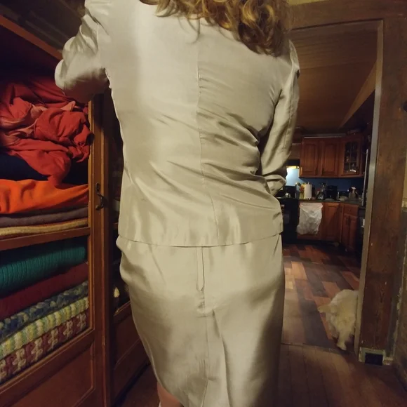 Ann Mali suit. This one has a HISTORY - Picture 5 of 8